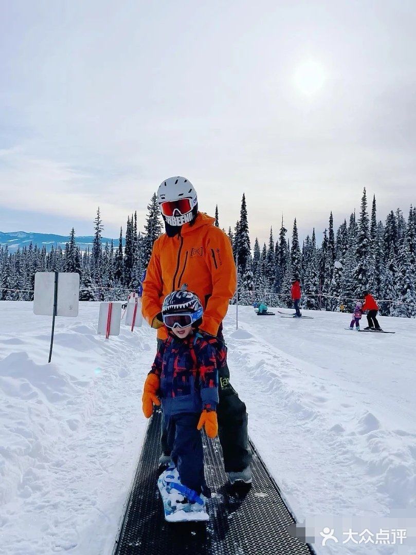 3岁以上的小朋友学习滑雪更加亲近大自然