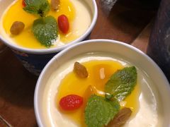 带奶皮的酸奶芒果-雀舞云南菜(天津天河城购物中心店)