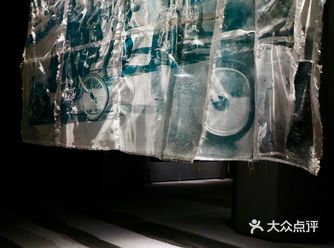 赶在罗素杨展览的末班车，去了艺仓美术馆看这个满是色彩