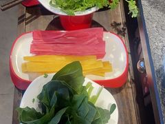 -醉董牛川派鲜肉自选火锅(烟台店)