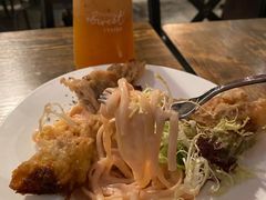 -layback cafe & bar