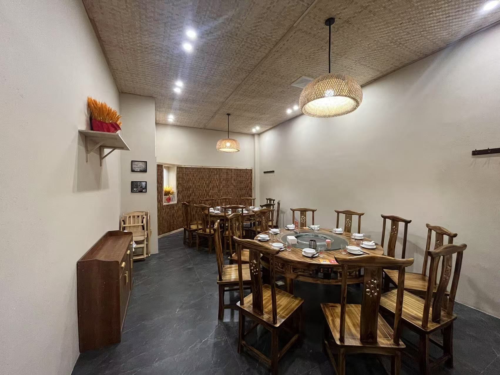 这家台湾菜馆环境真的绝了!一进店,暖烘烘