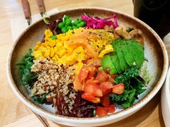 烟熏三文鱼滑蛋能量超级碗-Dough&Joe团憩(瑞虹天地月亮湾店)