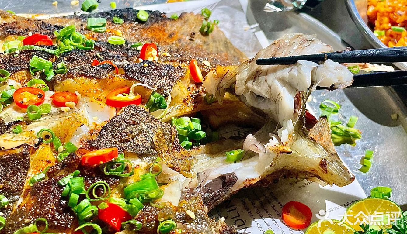 平价烤肉店🥓海鲜爱好者必冲的碳烤多宝鱼‼️