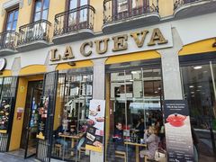 -La Cueva de 1900 / Ayuntamiento
