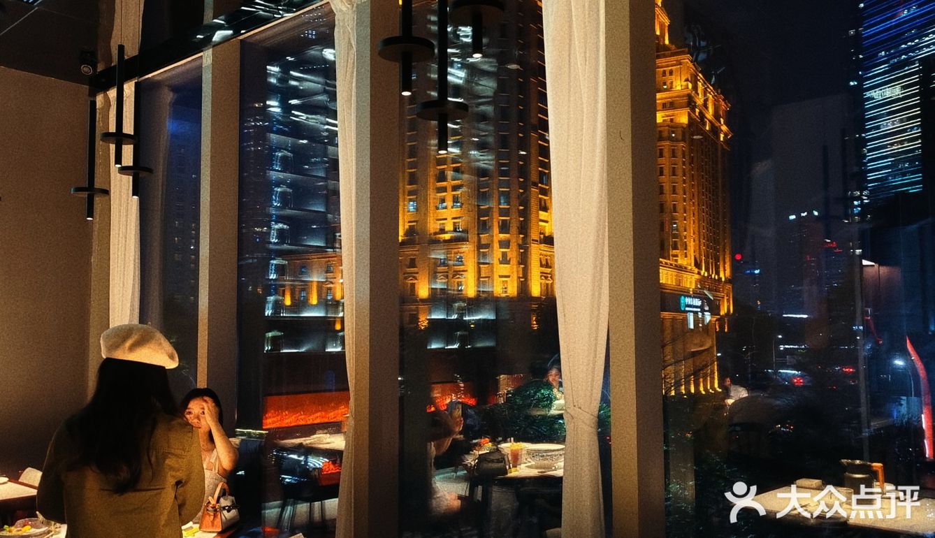 珠江新城这家湘菜餐厅的夜景太绝了！