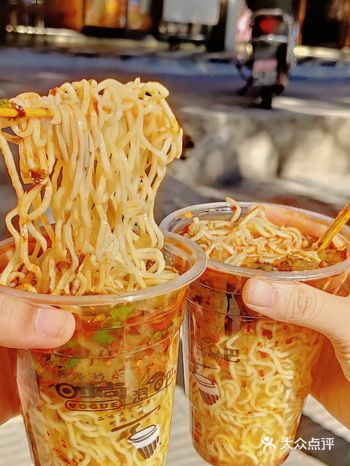 爷青回️ 小时候5毛的杯面 吃完泪流满面