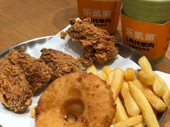 lele鲜炸鸡小吃拼盘-乐凯撒披萨(海岸城店)