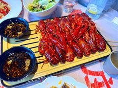 -肥肥虾庄·金牌油焖大虾(汉街SKP店)