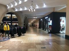 -王府井奥莱临潼小镇(临潼店)