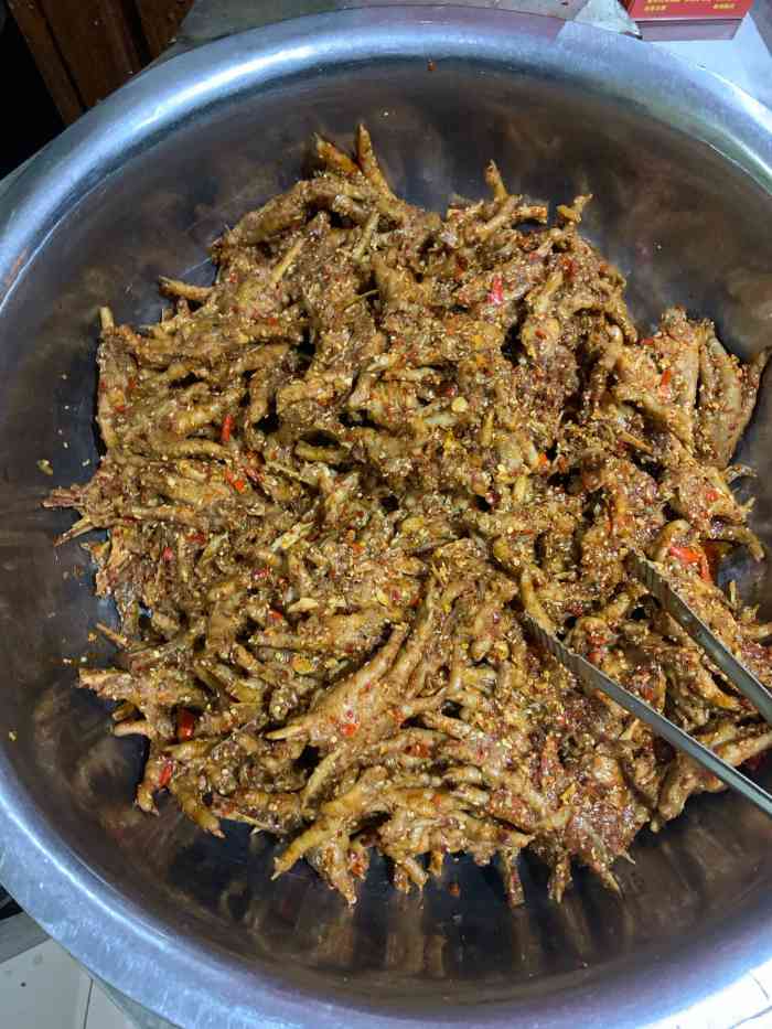 建水兄弟鸡脚王-"过来旅游朋友推荐的烧烤,旁边几家名字也很.