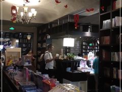 -钟书阁(松江泰晤士小镇店)