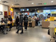 -麦当劳(上海虹桥站30B检票口楼上)