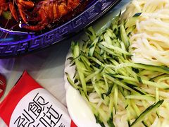 十三香小龙虾-金陵暴走小龙虾·迷踪蟹(凯德MALL店)