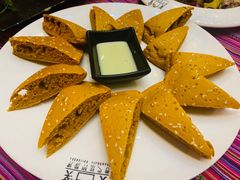 -香巴拉云南餐厅(华莱坞店)