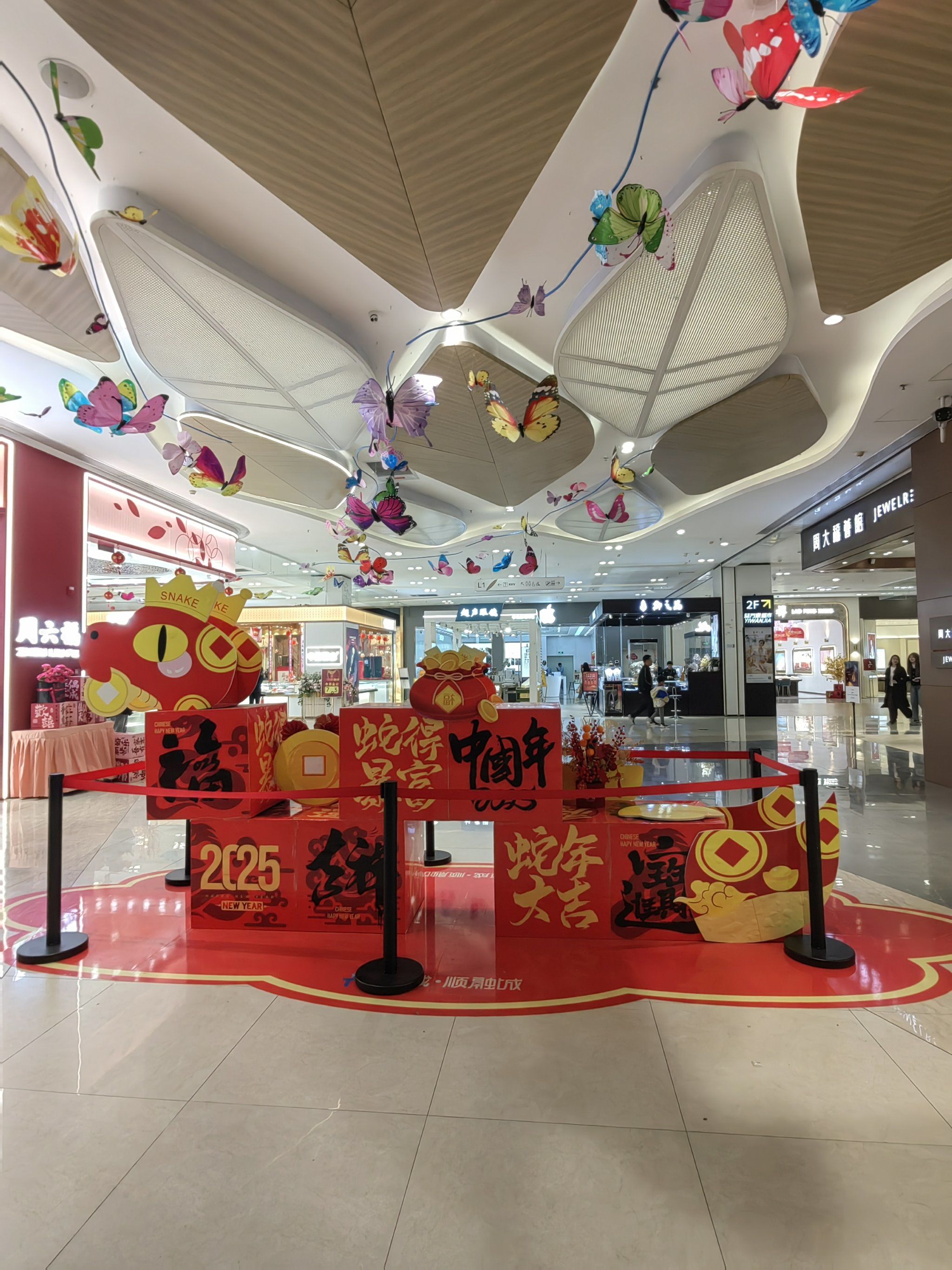春节期间,商场搞得好有节日气氛,氛围感满满