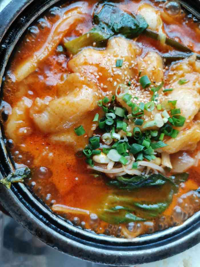 菜品:啵啵鱼,各种口味,番茄的,酸菜的,麻辣的,满足不同需求    这家