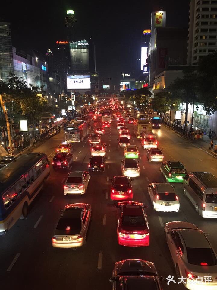 C 大超市跟對面的Central