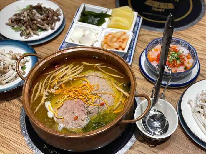 聚龙堂肉饼鸡-"本来没带多大期待的,看到装修和位置,感觉.