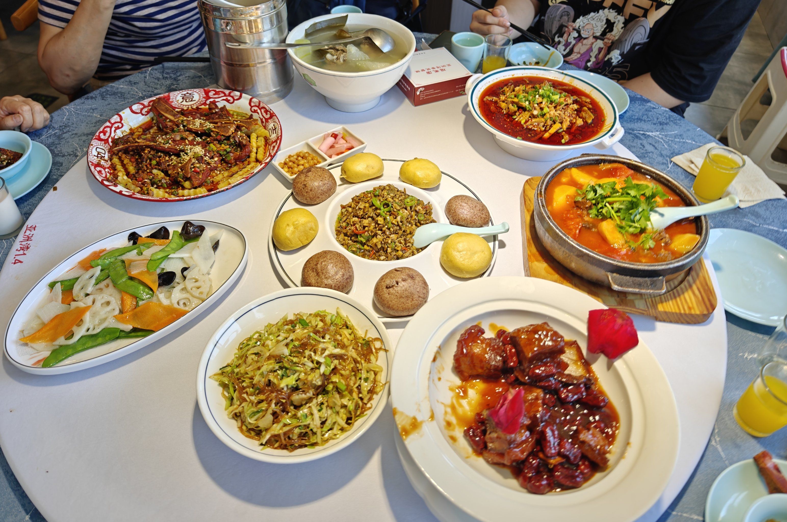 鸡毛店一家人吃饭的好选择