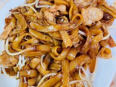 肉片炒河粉-三和美食(西华路店)