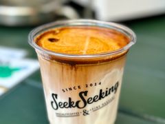 晚收甜白拿铁-SeekSeeking咖啡专门店(堰塘街店)