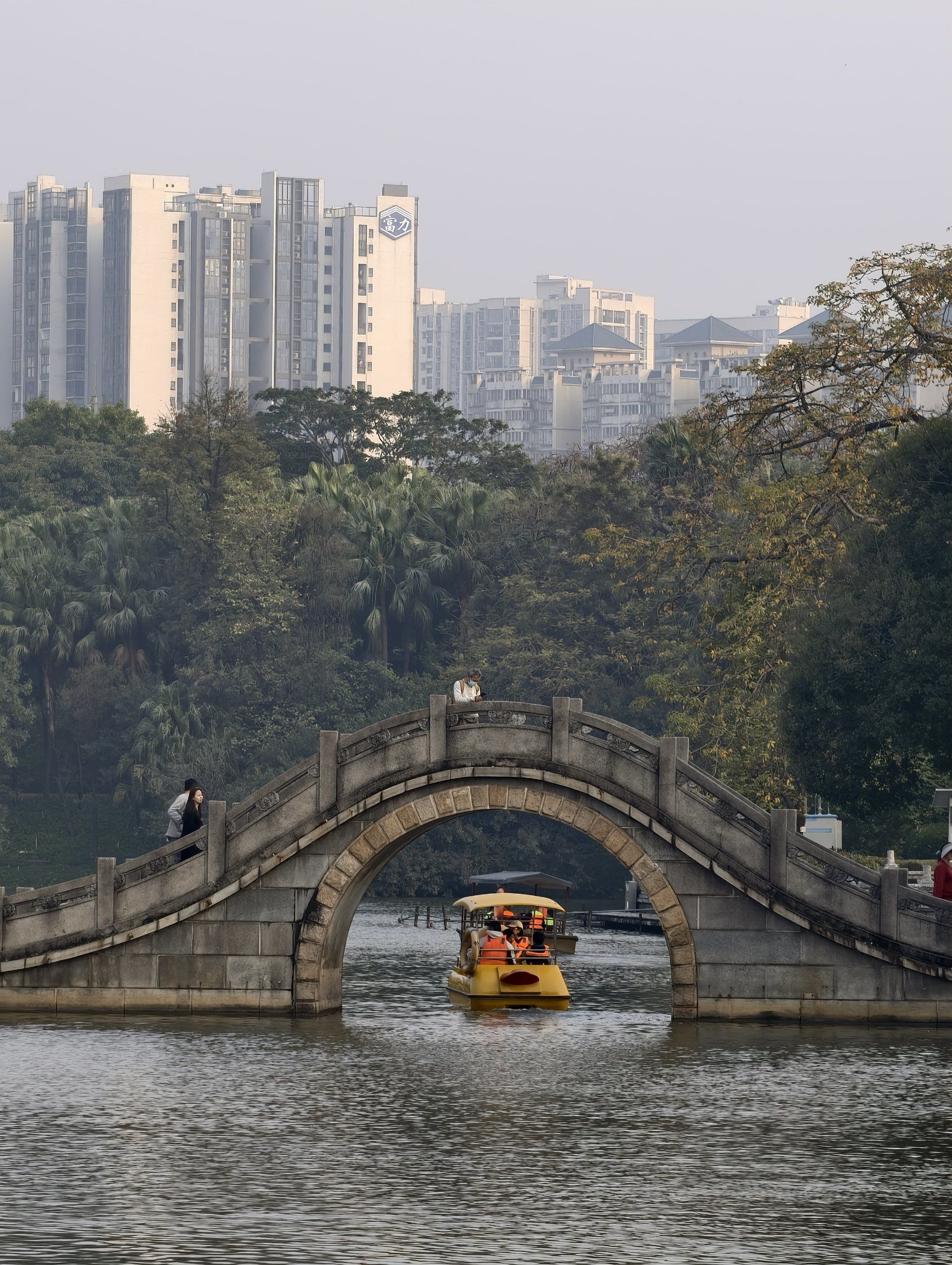 禅城中山公园的小船与美景,一次心灵的放松之旅
