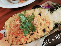 -Chom Cafe and Restaurant