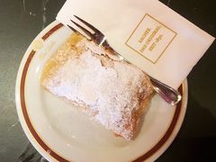 苹果卷-Cafe Sacher(WIEN)