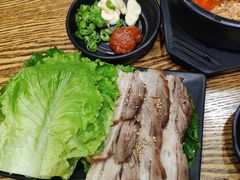 菜包肉-吴草鸡爪오초닭발韩食堂(融恒盈嘉中心店)