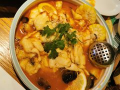 -花儿胡同音乐酒馆(瑞虹天地月亮湾店)