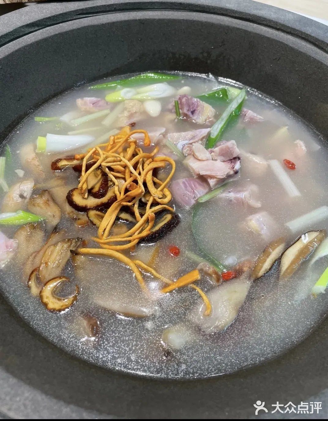 ✔版纳之旅吃过最满意的菌子火锅店就是他们家了——菌岭天下