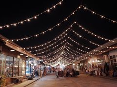 -席娜卡琳火车铁道夜市