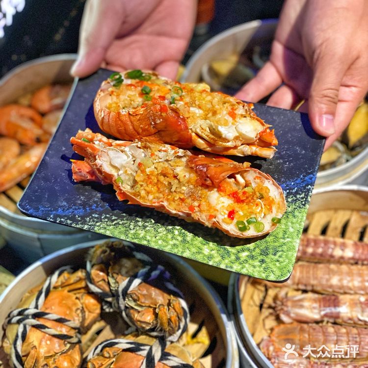 沉浸式吃饭体验，烁夜5D概念海鲜烤肉自助