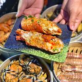 沉浸式吃饭体验，烁夜5D概念海鲜烤肉自助