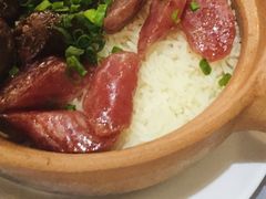 双肠煲仔饭-尝囍煲仔小菜