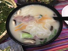 -香巴拉云南餐厅(华莱坞店)