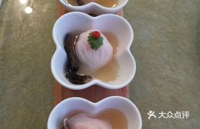 Goji Mushroom Chicken Soup Shrimp Dumplings