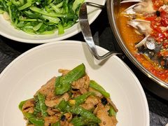 -鱼鲜饭香·招牌汽锅剁椒鱼头王