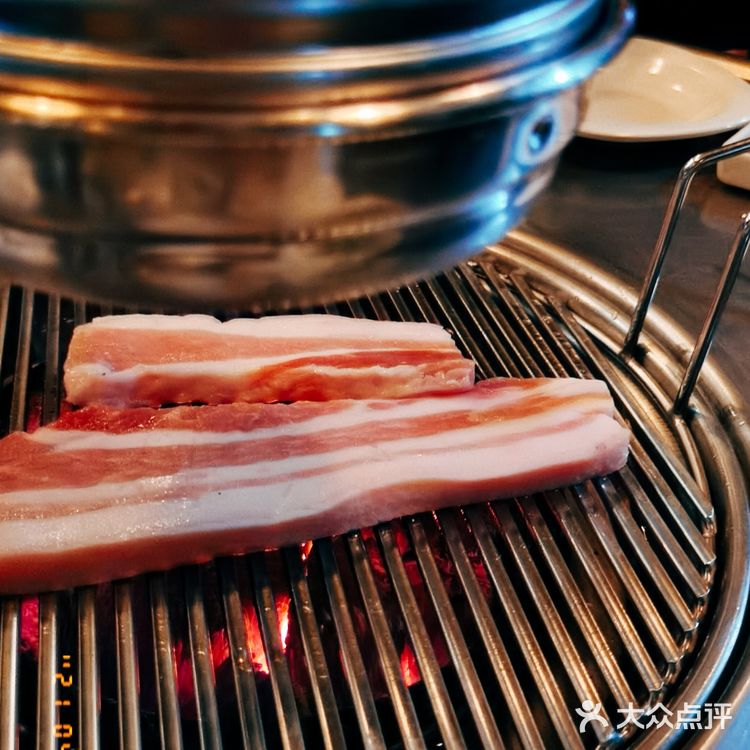 街边氛围感满点的烤肉店推荐