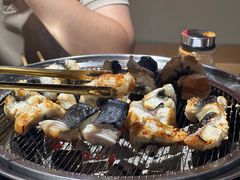 -围炉肉舍•炭烤活鳗•丹东海鲜烤肉(步行街店)