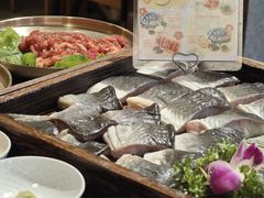 -围炉肉舍•炭烤活鳗•丹东海鲜烤肉(步行街店)