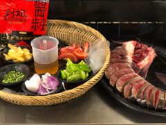 -刘姐啤酒鱼民族演艺餐厅(西街总店)