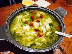 -渝是乎酸菜鱼(龙旗购物中心店)