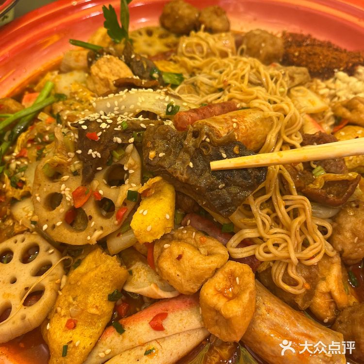 万物皆可烫！大盘子是他们家特色！一盘满满成都味道