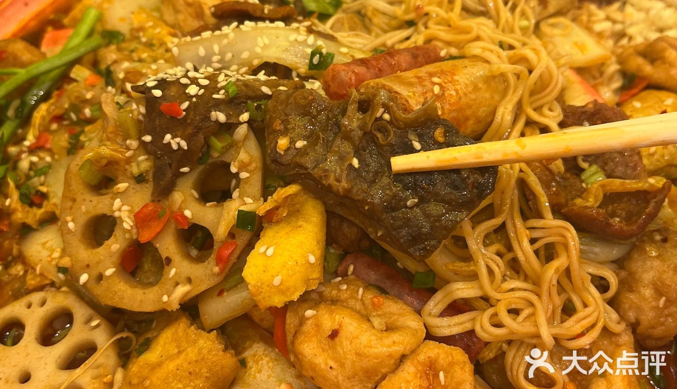 万物皆可烫！大盘子是他们家特色！一盘满满成都味道