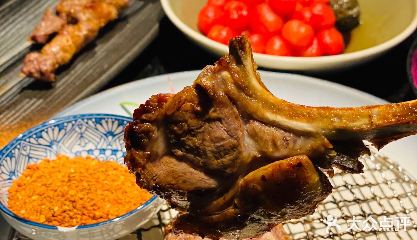 想吃肉就来迷迭巷，感受新疆人的豪爽