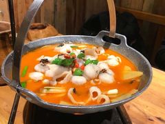 -老滇山寨•云南特色菜•地方菜•民族风情歌舞表演(金碧店)