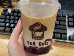 蓝莓冰拿铁-V&A cafe