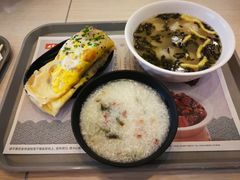 -东方既白(上海浦东国际机场)